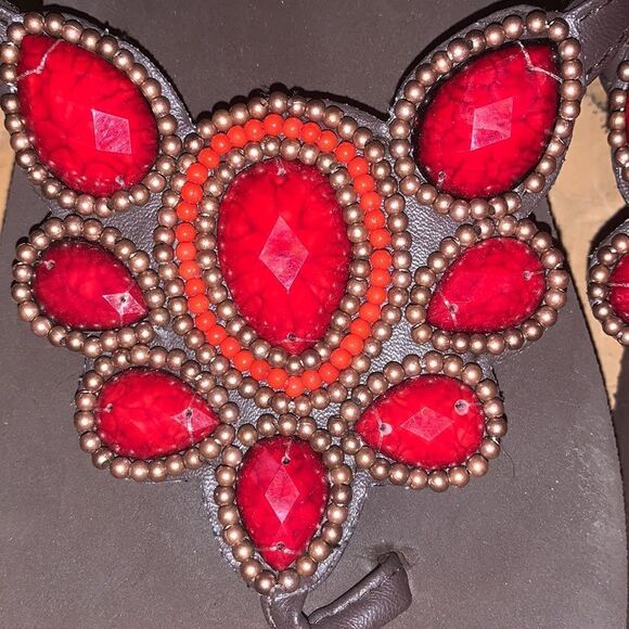 Two pairs of beaded wedge flip-flops 7/8 - Picture 5 of 10